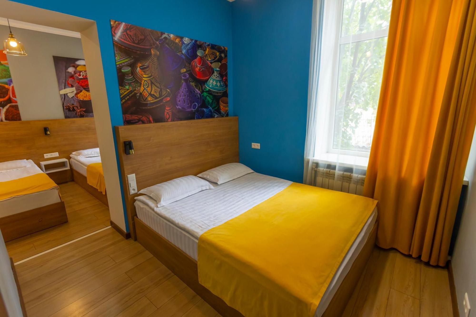Koisha Vandrarhem Bishkek Exteriör bild