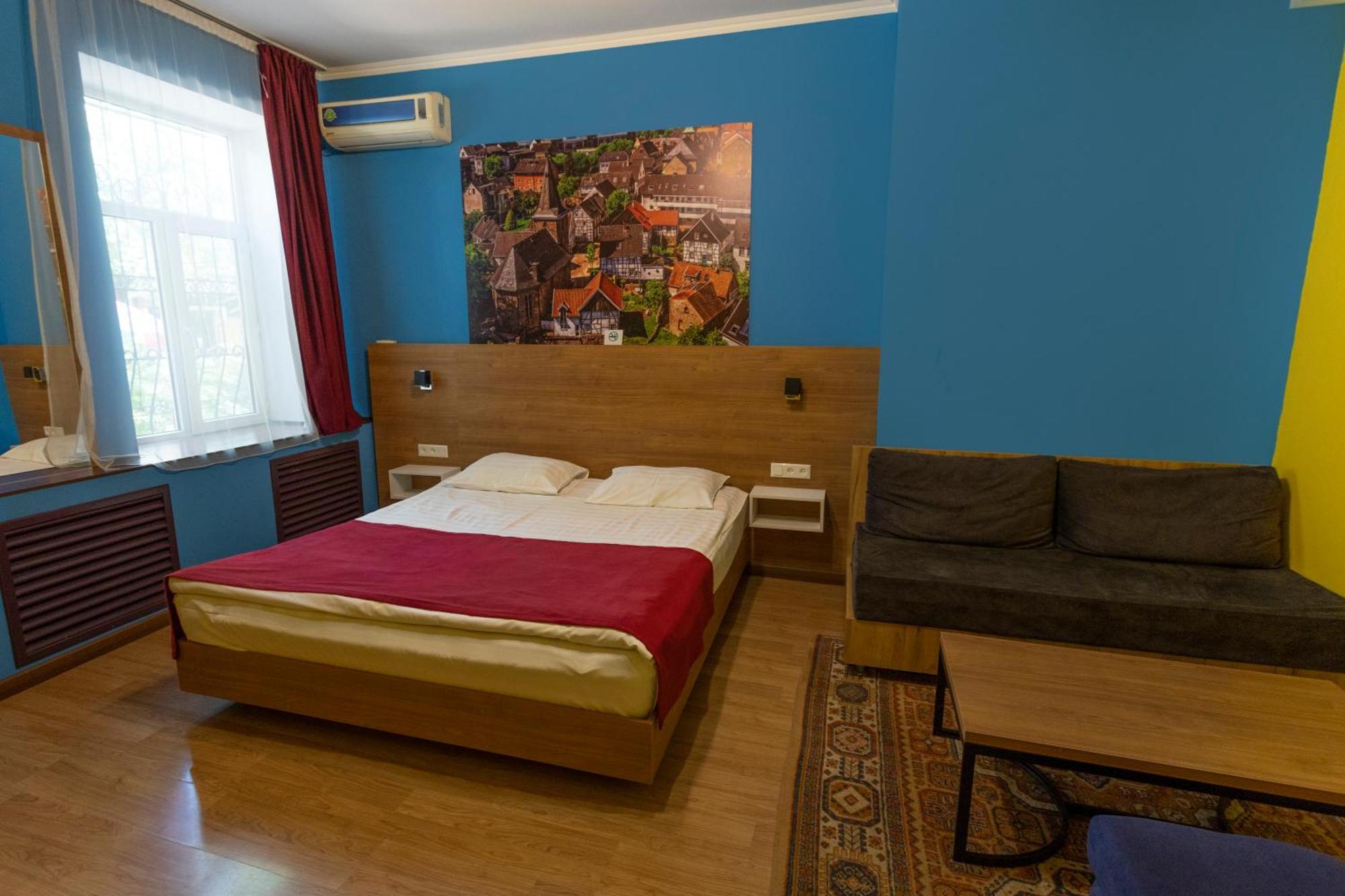 Koisha Vandrarhem Bishkek Exteriör bild