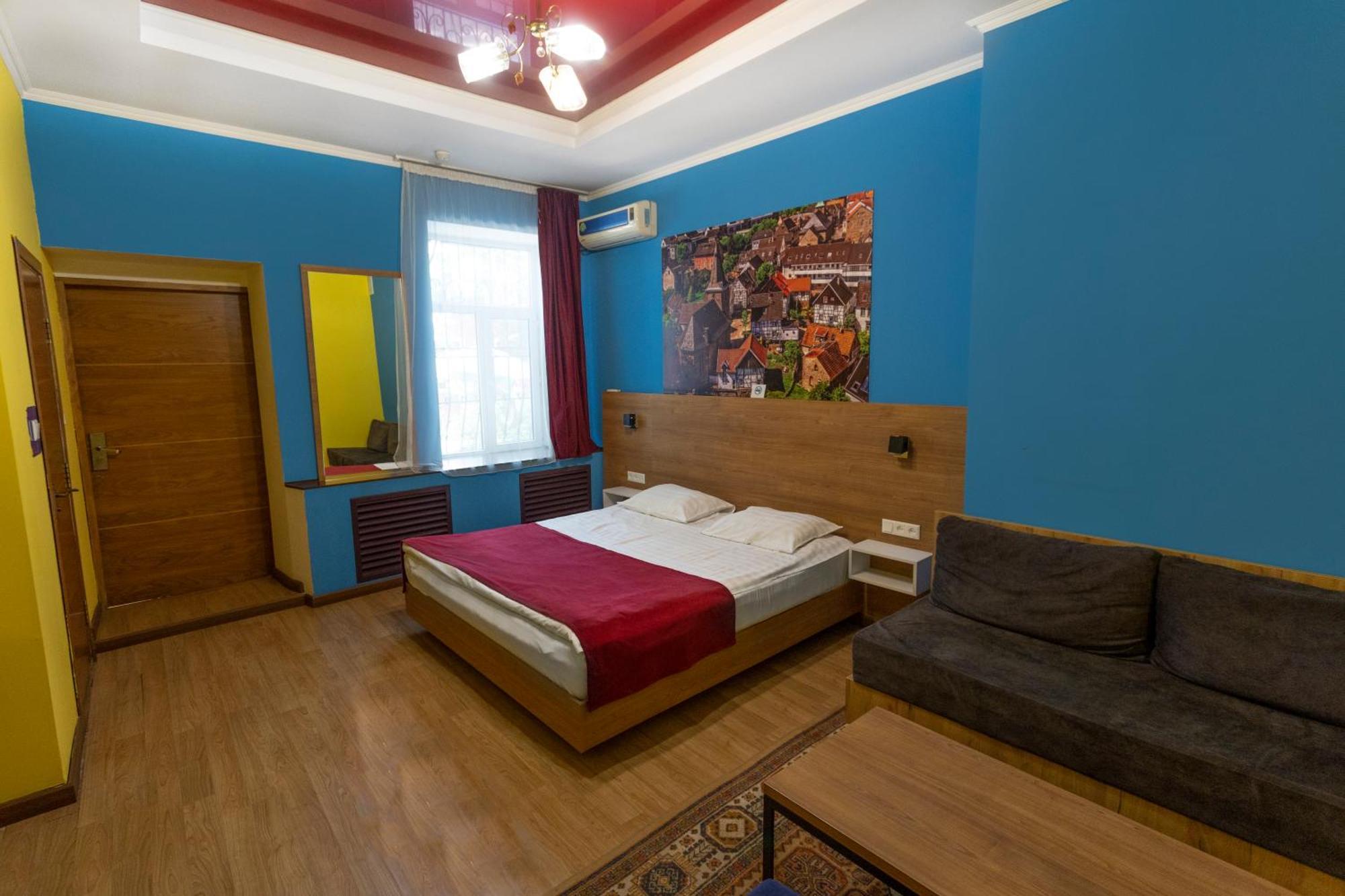 Koisha Vandrarhem Bishkek Exteriör bild